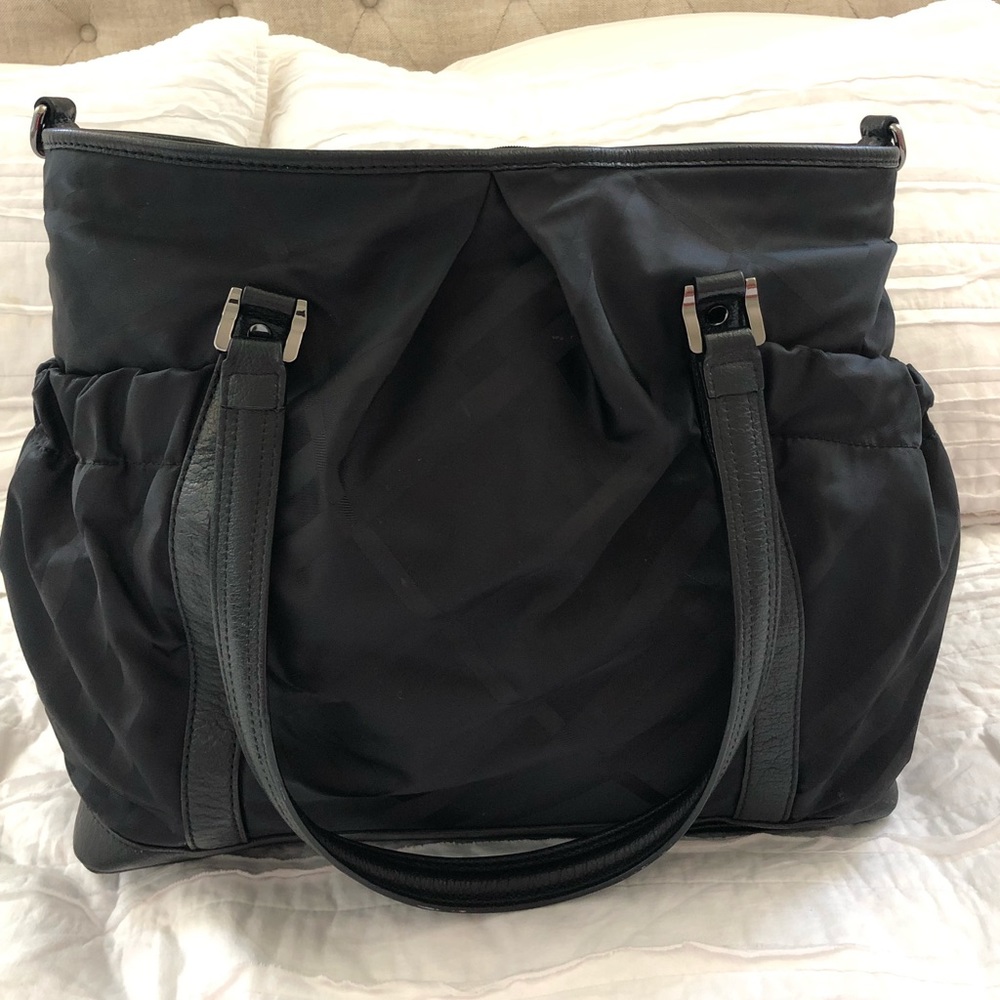 Burberry dipper bag